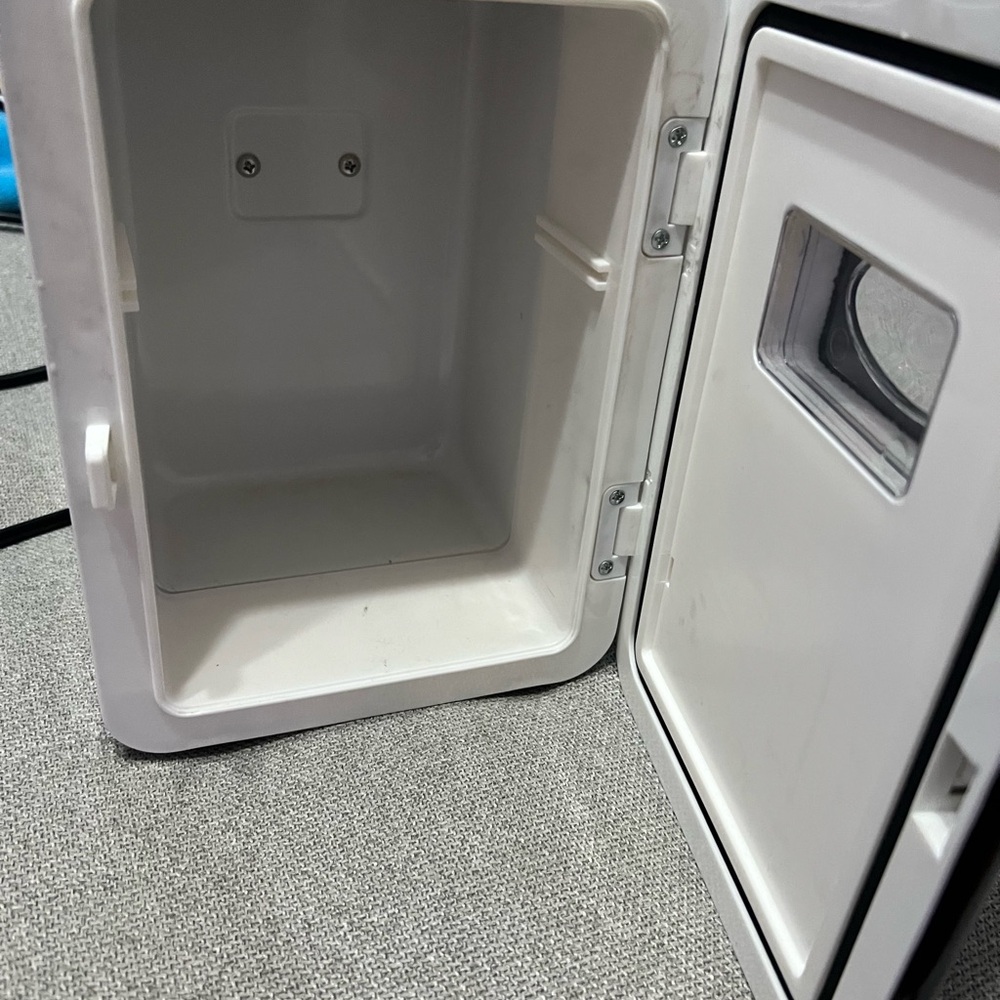 Polar Bear Mini Fridge Black - Picture 2 of 3